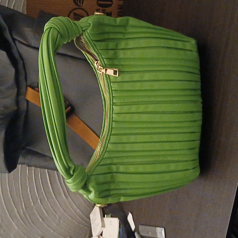 Green 💚 urban outfitters bag